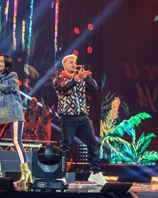 Live concert by Tu y Yo Bailamos with Tumbao