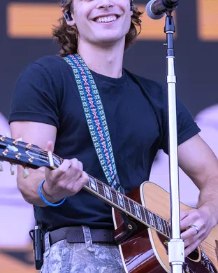 Live concert by Max McNown